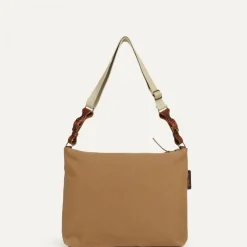 Baskia Messenger Bag
