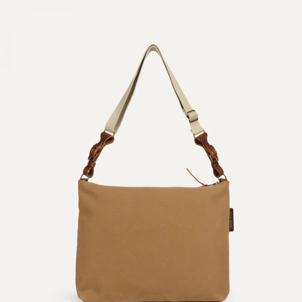 Baskia Messenger Bag