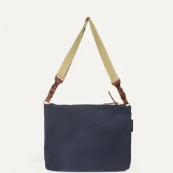 Baskia Messenger Bag