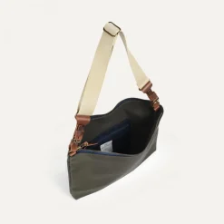 Baskia Messenger Bag