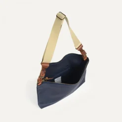 Baskia Messenger Bag